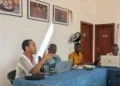 ART VISUEL – Elie Ramanankavana partage ses expériences en atelier d’écriture critique à Cotonou