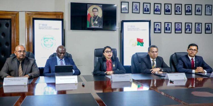 NÉGOCIATION – La ministre Rindra Rabarinirinarison se ravit d’un « Staff level agrement » du FMI après deux ans sans l’avoir