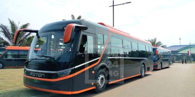 TRANSPORT EN COMMUN – 12 bus électriques et thermiques de la marque Foton réceptionnés à Ivato par le President Rajoelina 