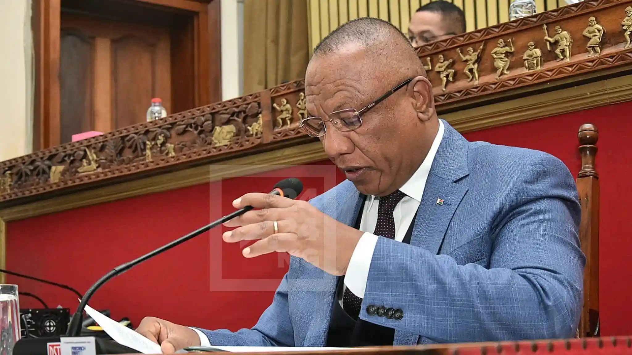 ASSEMBLÉE NATIONALE – Le Premier ministre partage un rapport d’activités du gouvernement pour démarrer la séance de questions-réponses