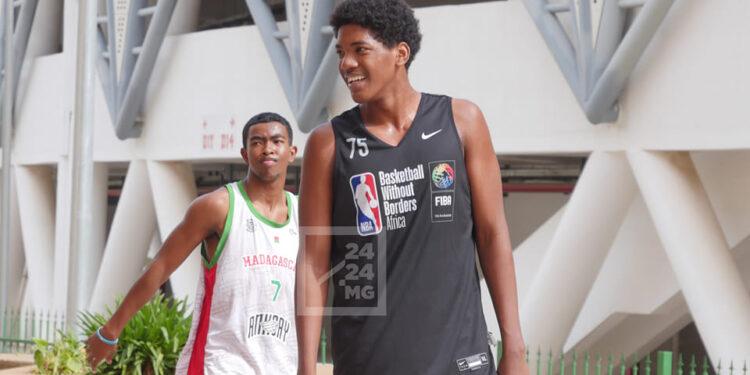 BASKETBALL – Lovasoa Andriatsarafara avec le groupe à Valence pour la préparation à l’Afrobasket