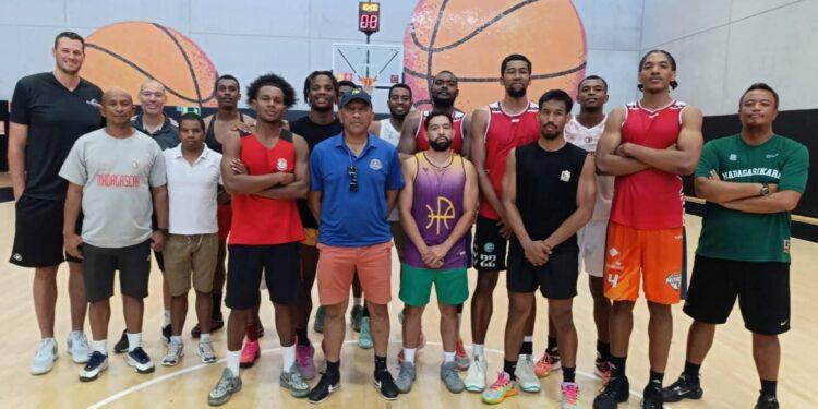BASKETBALL – Madagascar signe une courte victoire historique contre le Sénégal en match amical de préparation à l’Afrobasket