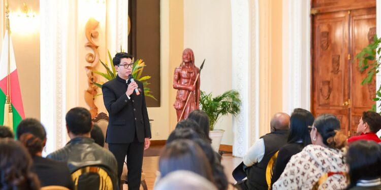 AFFAIRE AMBOHIMALAZA – Andry Rajoelina assure aux proches des victimes de l’anniversaire meurtrier que “les coupables seront punis”