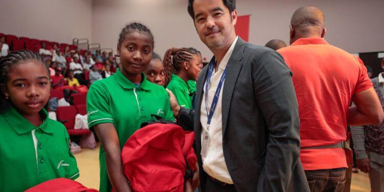 ÉDUCATION – Ambatovy complète son soutien éducatif avec le programme “High school scholarship”