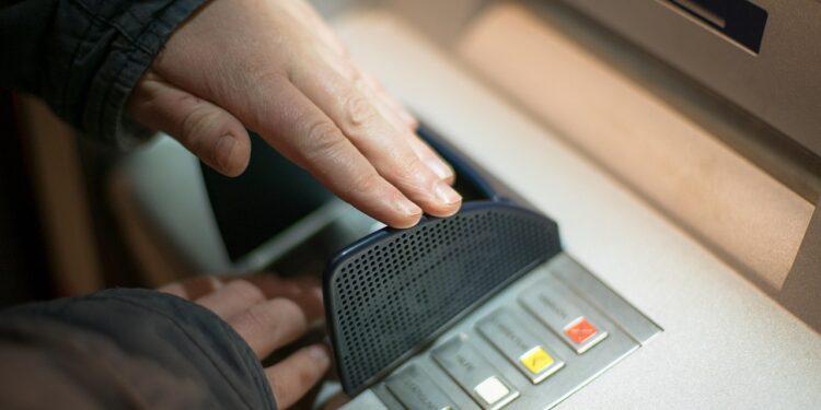 RETRAIT D’ARGENT – Les horaires d’ouverture des agences bancaires aménagées, l’utilisation des canaux à distance recommandées