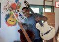 LE TEMPS DE POSE DE GEO RANAIVO – Hery Glita ou celui qui fait vibrer le monde avec ses guitares faites main
