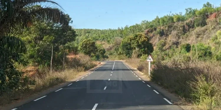 CIRCULATION – La portion Ambanja-Antsiranana sur la RN6 est couverte à 90% de bitume selon le gouverneur de Diana