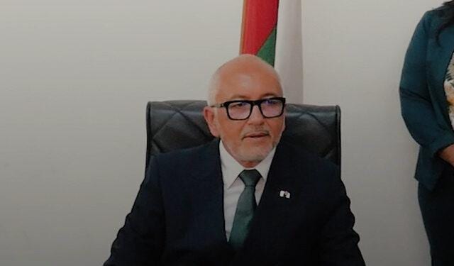 Naina Andriantsitohaina, ministre sortant et ancien maire d&rsquo;Antananarivo, assure n&rsquo;avoir jamais volé l&rsquo;argent public.