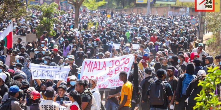 MOUVEMENT POPULAIRE – Les manifestants de la Gen Z annoncent une suspension stratégique de 24 heures des manifestations à Antananarivo 