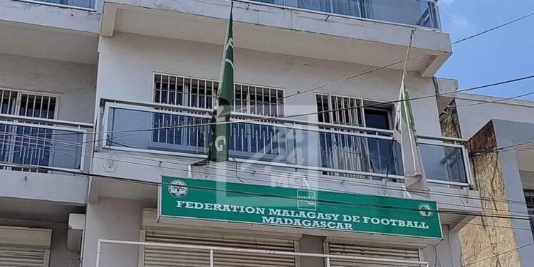 FOOTBALL – Environ 100 000 dollars déduits du prize money par la CAF pour les arriérés de la FMF, selon Isoraka