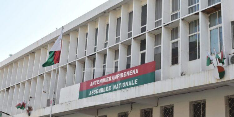 ASSEMBLEE NATIONALE – Collecte de signature pour une session extraordinaire à Tsimbazaza en vue de destituer Andry Rajoelina