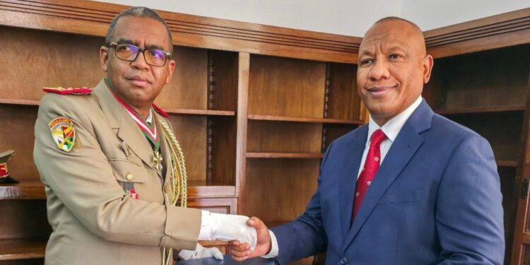 GOUVERNEMENT – Fortunat Ruphin Zafisambo prend officiellement ses fonctions en tant que Premier ministre