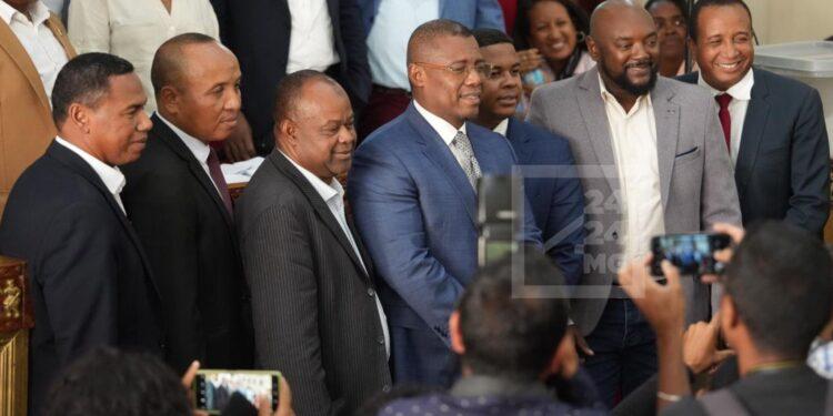PARLEMENT – Le groupe Firaisankina rafle trois des six sièges de vice-président à l’Assemblée nationale