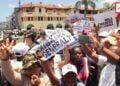 MANIFESTATIONS – Les partisans du président déchu Andry Rajoelina investissent la Place du 13 Mai