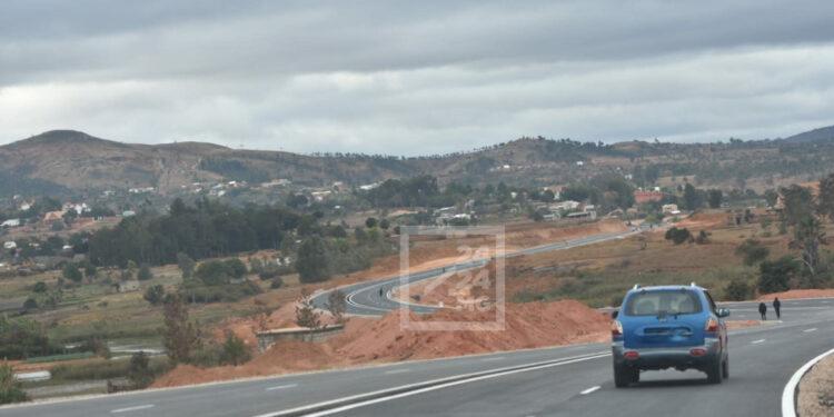 INFRASTRUCTURE – La construction des 80 premiers kilomètres de « l’autoroute Antananarivo-Toamasina » à mener jusqu’au bout, selon Jacob Razafindrianarivo
