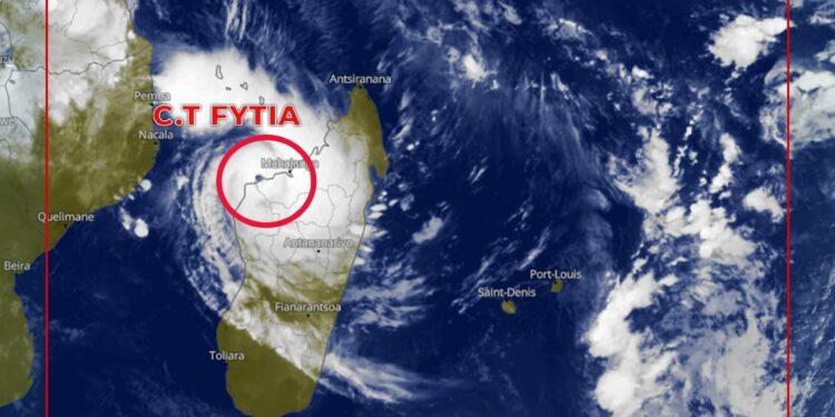 CATASTROPHES – Le cyclone tropical Fytia touche Soalala à 4h30 du matin avec des vents de 150km/h