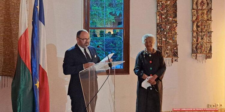 LITTERATURE – Michèle Rakotoson élevée au rang de Chevalier de l’Ordre des Arts et des lettres français