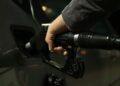CARBURANT – L’essence passe sous la barre symbolique des 5 000 ariary après une baisse de 200 ariary
