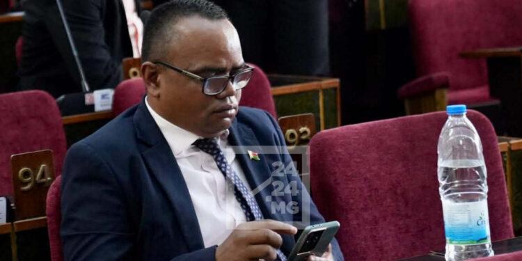 JUSTICE – Le député Roméo Ramanatanana revient en prison après en être sorti sans décision de justice ni grâce présidentielle en octobre
