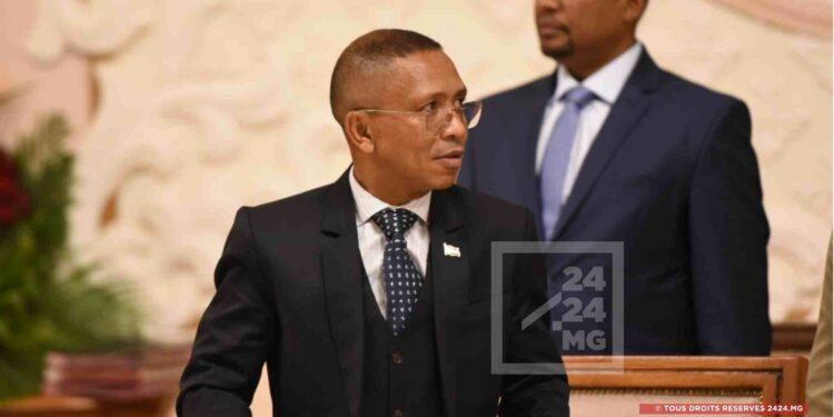 LUTTE CONTRE LA CORRUPTION – Le Premier ministre Mamitiana Rajaonarison cible l’argent illicite issu de la corruption pour briser l’impunité