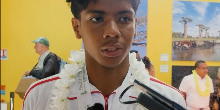 BARITIANA ANDRIAMPENOMANANA, VICE-CHAMPION D’AFRIQUE EN RELAIS QUATRE NAGES – “Les titres restent accessibles, et que ce soit pour 2028 ou pour 2032, j&rsquo;envisage absolument tout”