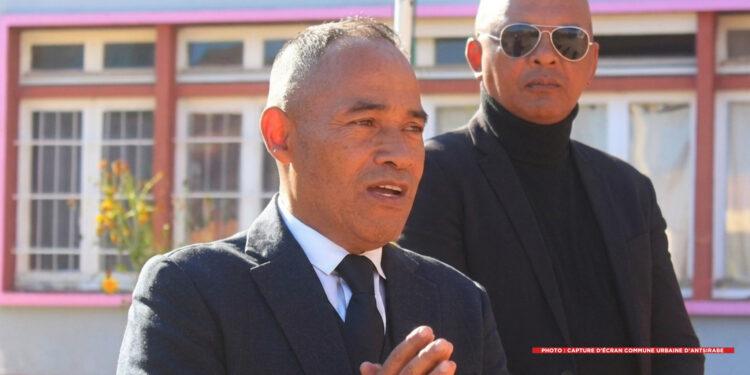 ADMINISTRATION – Honoré Rasamimanana dit Dr Unoh, maire d’Antsirabe I annonce sa démission