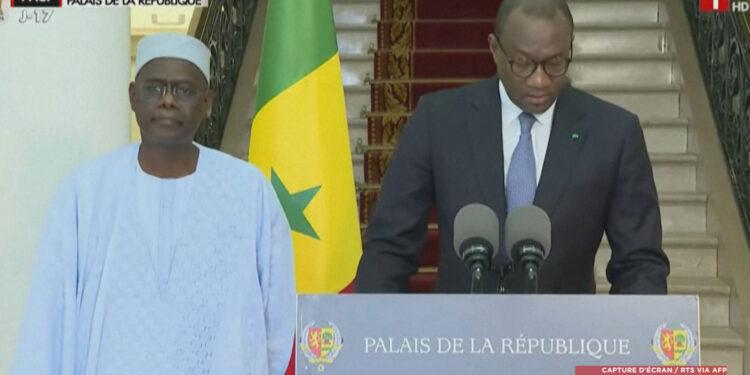 AFRIQUE – Le banquier et ancien ministre Ahmadou Al Aminou Mohamed Lô remplace Ousmane Sonko à la tête du gouvernement sénégalais