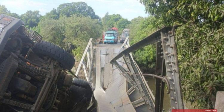 INFRASTRUCTURES – La surcharge du camion d’une entreprise en charge de travaux sur la RN4 à l’origine de la destruction du pont de Mangapaika