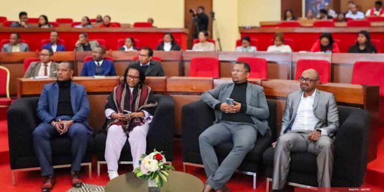 ÉDUCATION – Près de 600 acteurs se concertent pour définir les orientations stratégiques à Madagascar à l’horizon 2035