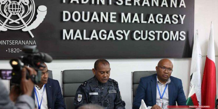 ADMINISTRATION – La douane organise une vente aux enchères de marchandises stockées dans ses dépôts le 10 août