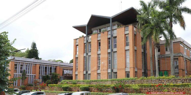 UNIVERSITE D’ANTANANARIVO – Les difficultés d&rsquo;insertion professionnelle au centre d&rsquo;un dialogue entre étudiants et autorités
