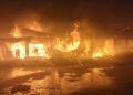 CATASTROPHE – Un mort, un blessé et près de 3 200 kiosques ravagés par l’incendie du Bazary Kely de Toamasina