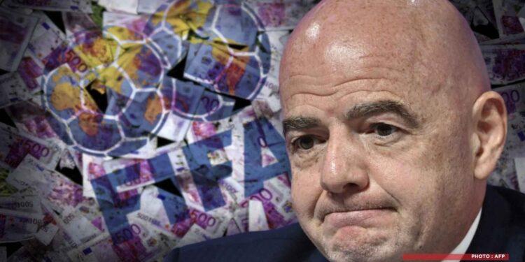 FOOTBALL – La Fifa admet des “erreurs”, présente des “excuses” mais réaffirme son “plein soutien” à Gianni Infantino