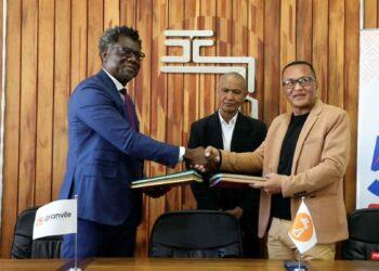 ÉNERGIE SOLAIRE – La Jirama s’associe à une entreprise panafricaine pour assembler des batteries et former ses techniciens